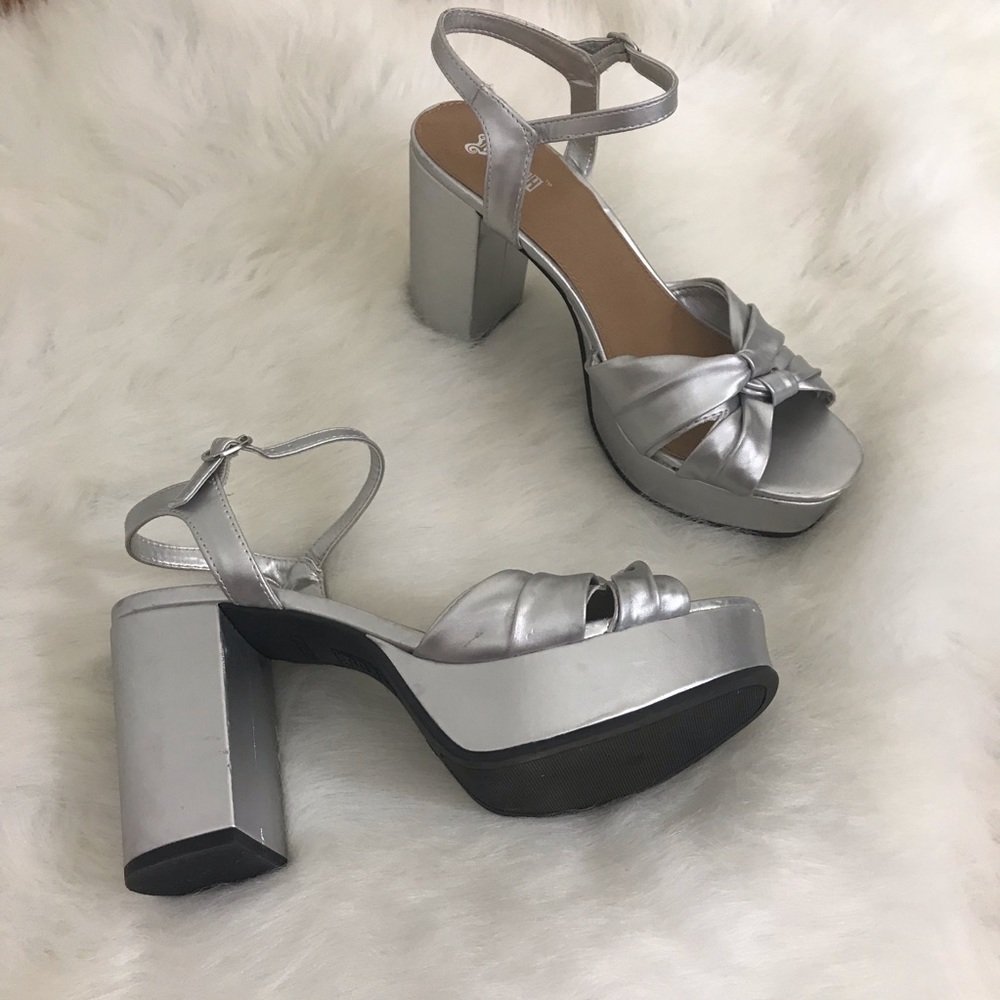 90s/early 00s chunky platforms